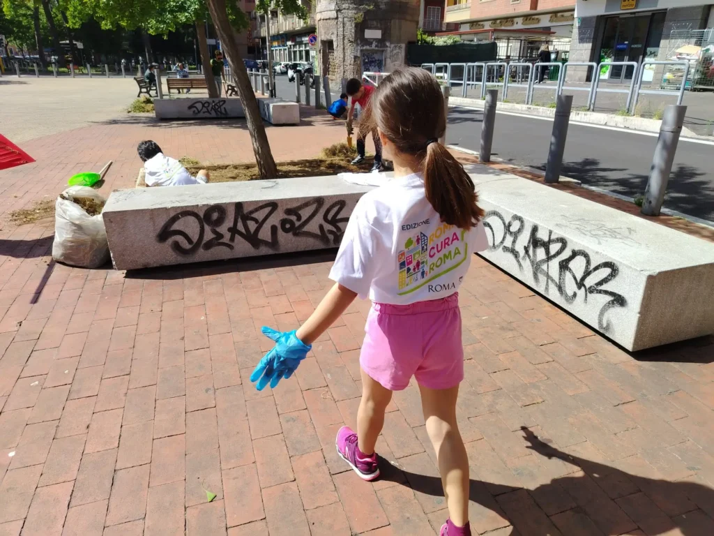 9 maggio 2026 Roma Cura Roma - pulizia piazza aiuole alberi Piazza Margherita Hack, largo Ettore Rolli, Porta Portese, Trastevere, Roma