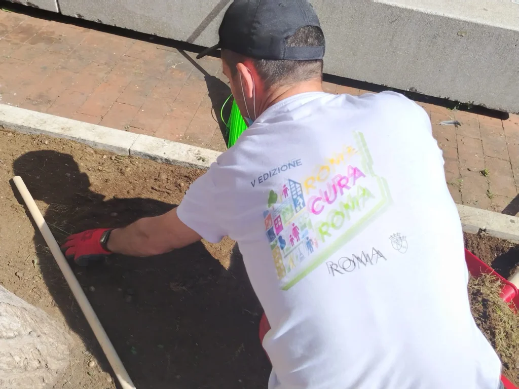 9 maggio 2026 Roma Cura Roma - pulizia piazza aiuole alberi Piazza Margherita Hack, largo Ettore Rolli, Porta Portese, Trastevere, Roma
